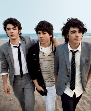 jonas-brothers-and-russell-brand.jpg